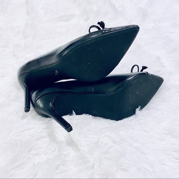 DKNY Black Pointed Toe Heel Pumps Bow & Locket 8.5 - Picture 8 of 8